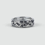 A Tarif - Bague unique en argent sterling de 7 mm avec un motif noir et blanc.