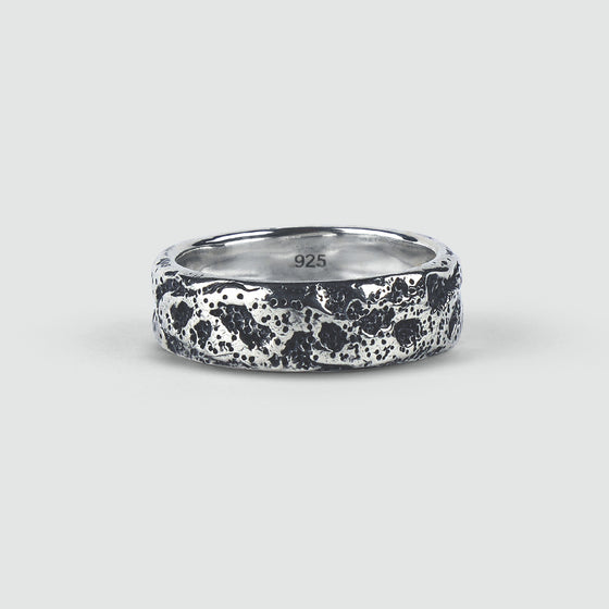 Tarif unique sterling silver men's ring with black and white pattern, showcasing the 925 logo, by Ninetwofive.