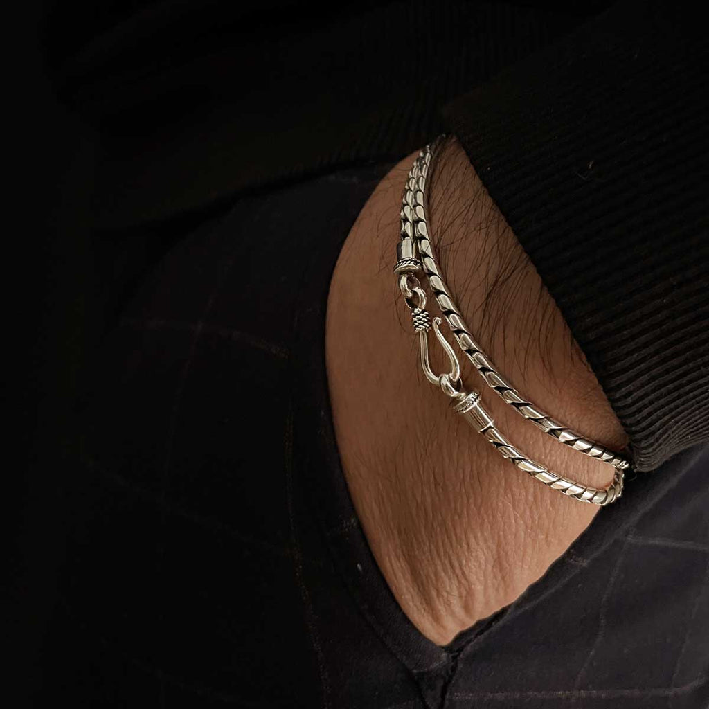 A man's wrist with a NineTwoFive Emir - Sterling Silver Minimalist Bracelet 2.5mm on it.