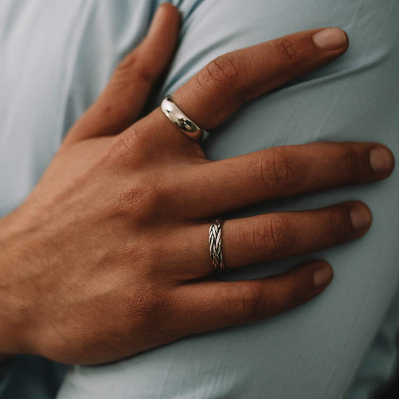 Model showcasing the Ninetwofive Latif 5mm thin sterling mens silver ring, highlighting the detailed braided design.
