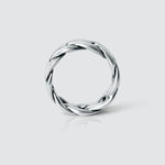 Ein Herrenring Rayen - Silber Cuban Link Ring 9mm mit einem geflochtenen Design.