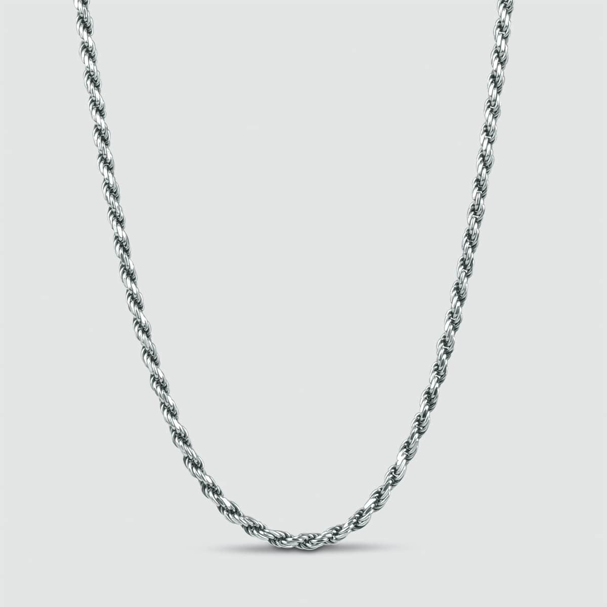 Eine handgefertigte Munir - Sterling Silber Rope Kette 3mm auf einem weißen Hintergrund.