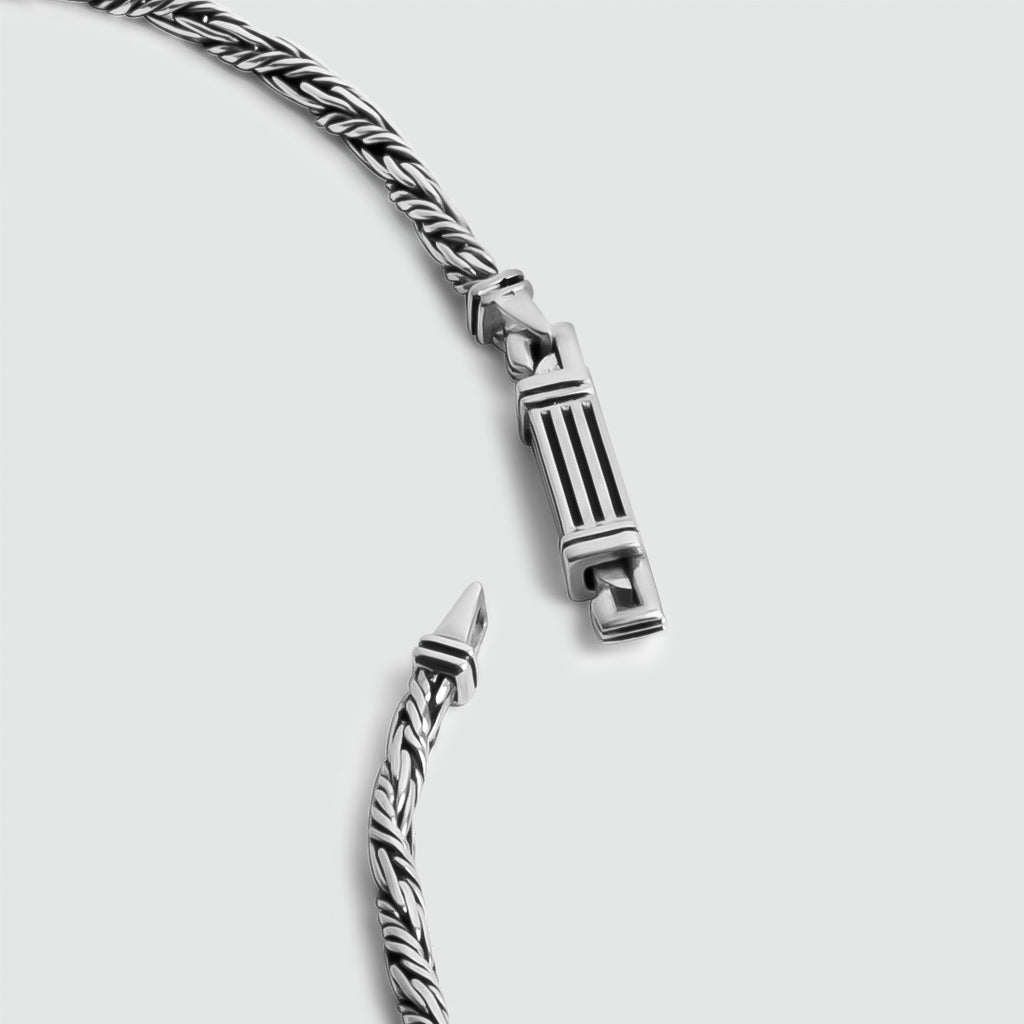 Eine handgefertigte Nadir - Twisted Sterling Silber Seil Kette 3mm mit einem Haken auf sie.