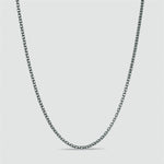 Un Naseeb fait main - Élégant en argent sterling Collier 2.5mm sur un fond blanc.
