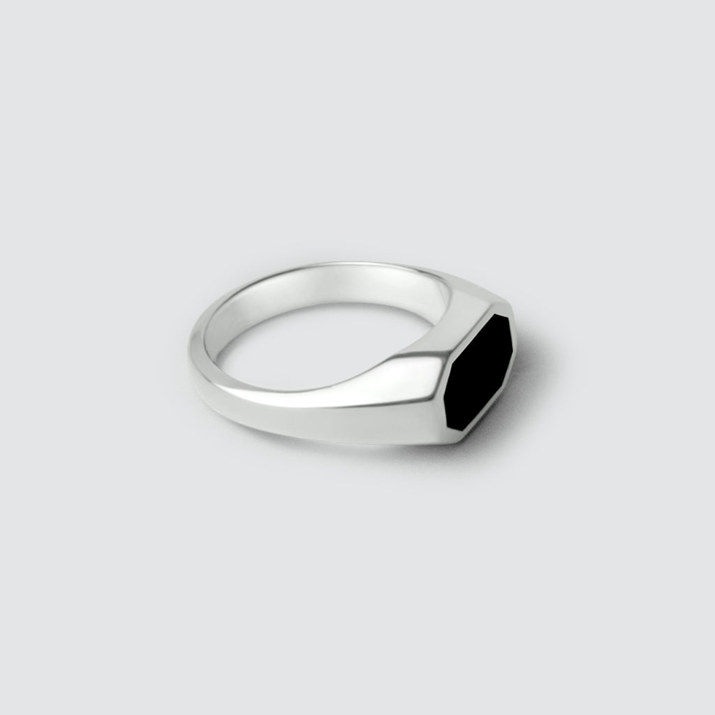 Gegraveerde Aniq - Elegante Zwarte Onyx Zegel Ring 7mm voor mannen.