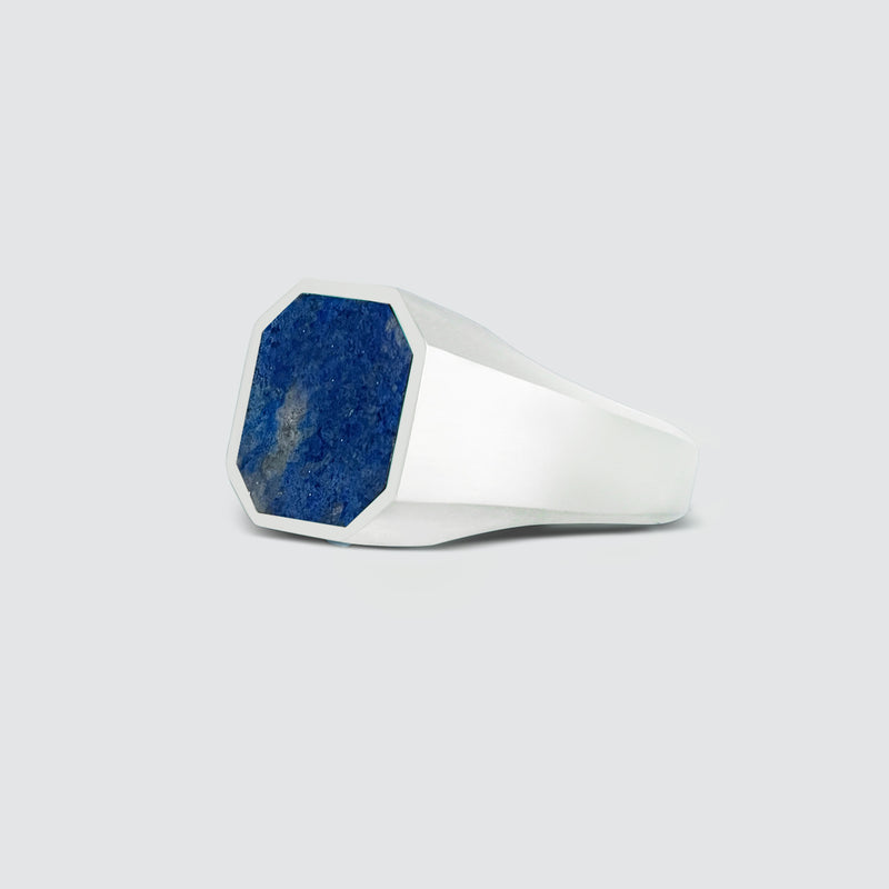 An angled front view of the Kadar blue lapis lazuli stone signet ring for men by Ninetwofive. 